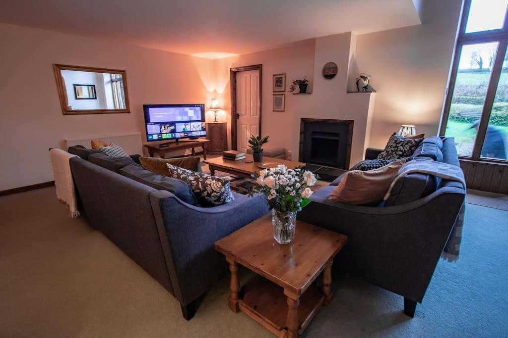 The Wheelhouse At Hewish Mill Villa Bittadon ภายนอก รูปภาพ