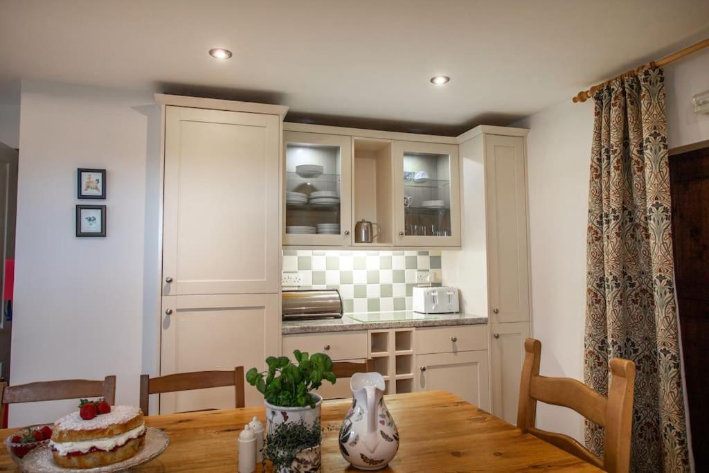 The Wheelhouse At Hewish Mill Villa Bittadon ภายนอก รูปภาพ